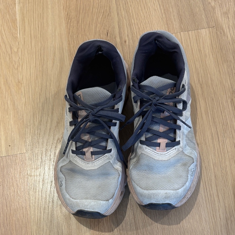 Oncloud Cloundrunners (V1) Athletic Sneakers